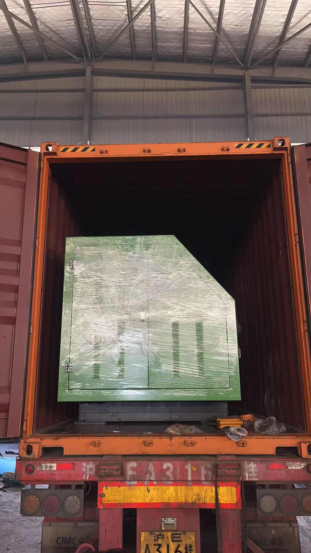 Delivered 3.2m squeezing and stretching machine to Egypt